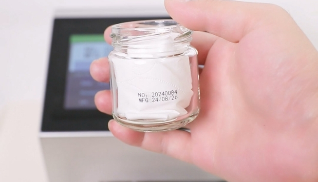 Стеклянные бутылки и контейнеры