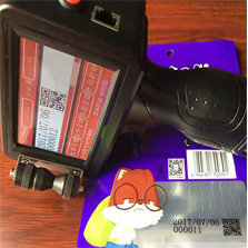 Промышленный принтер для нанесения даты истечения срока годности обеспечивает безопасность пищевых продуктов.