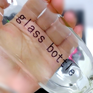 Струйная печать на стеклянных бутылках и контейнерах